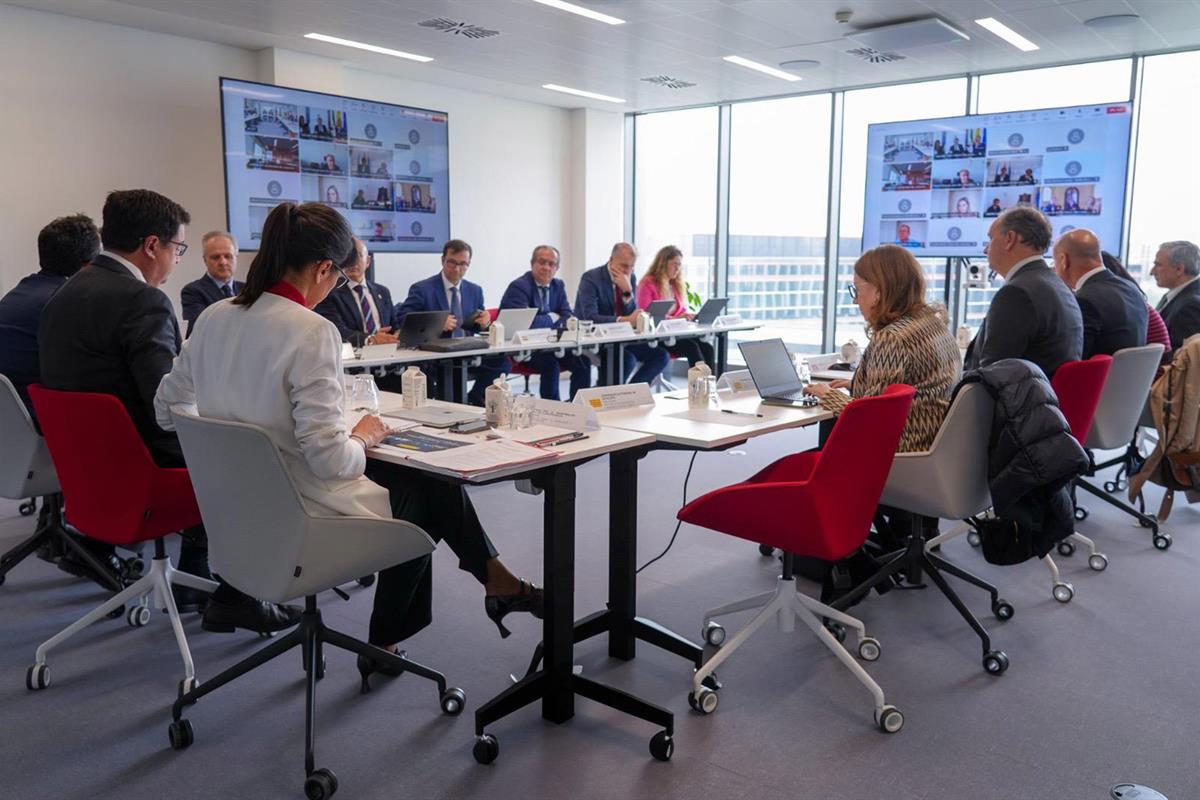El Ministro Óscar López acuerda con las CCAA prolongar el programa de formación en competencias digitales