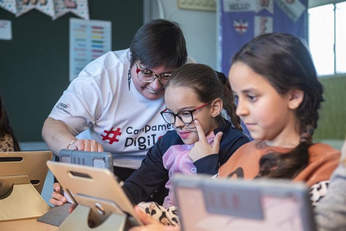 Fundación Cibervoluntarios frena la brecha digital con la formación de 280.000 personas en competencias digitales