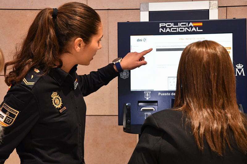 Los ciudadanos ya pueden utilizar el DNI digital en su teléfono móvil como medio de identificación legal