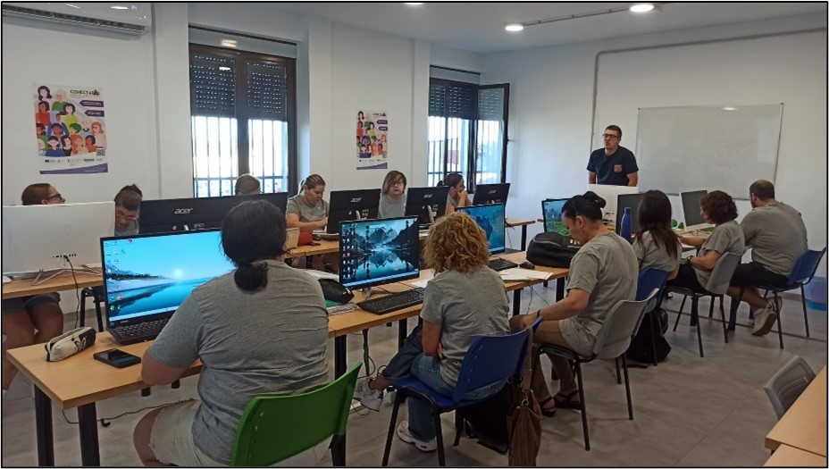 El Programa de Competencias Digitales de la Junta de Extremadura forma a 20.500 personas  