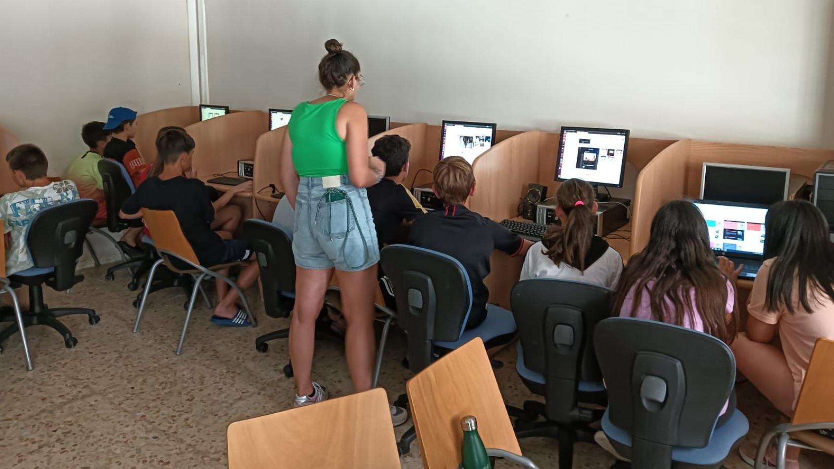 La Comunidad de Madrid forma a 6.250 niños y adolescentes vulnerables en competencias digitales